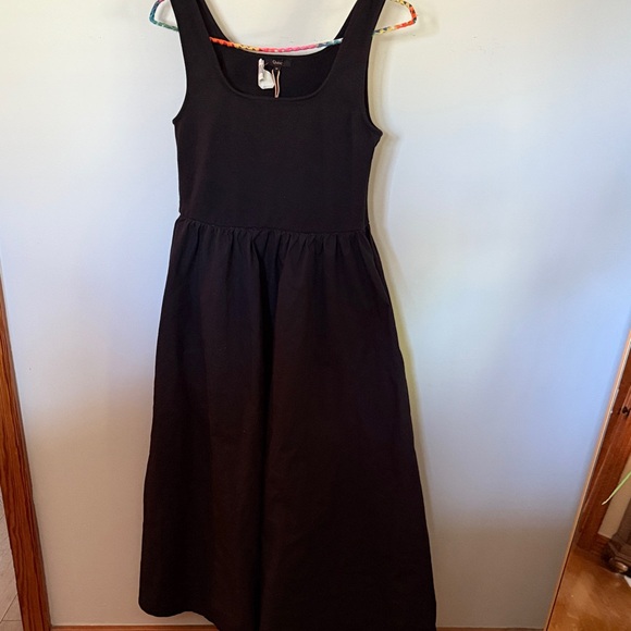 Quince Dresses & Skirts - Quince Classic Black Sleeveless Maxi Dress